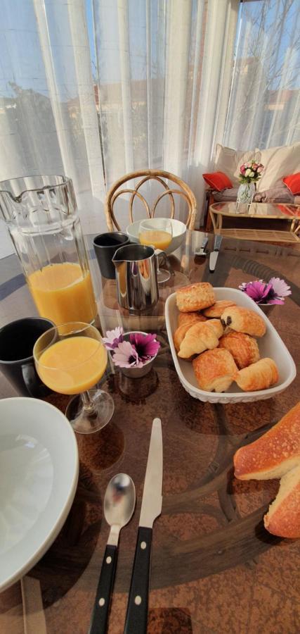 Appartement Entier Au Dessus De Villa, Climatisation Reversible Poele A Bois Tres Chaleureux , Wi Fi Parking Privee Gratuit Situation 500 M, Plage Et Centre Ville Sanary-sur-Mer Exterior photo