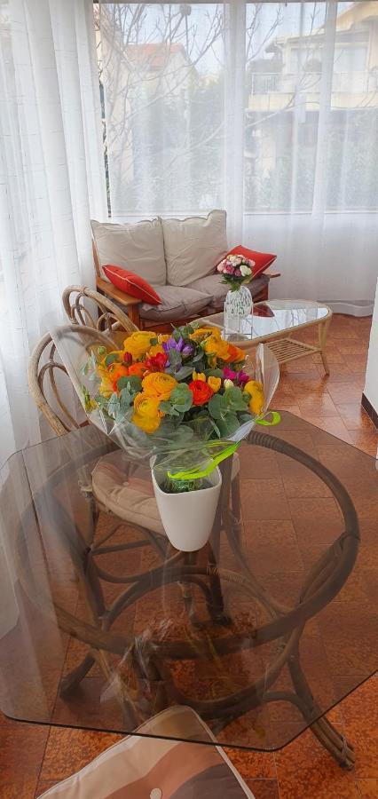 Appartement Entier Au Dessus De Villa, Climatisation Reversible Poele A Bois Tres Chaleureux , Wi Fi Parking Privee Gratuit Situation 500 M, Plage Et Centre Ville Sanary-sur-Mer Exterior photo