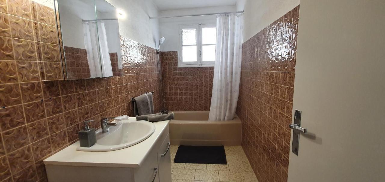 Appartement Entier Au Dessus De Villa, Climatisation Reversible Poele A Bois Tres Chaleureux , Wi Fi Parking Privee Gratuit Situation 500 M, Plage Et Centre Ville Sanary-sur-Mer Exterior photo