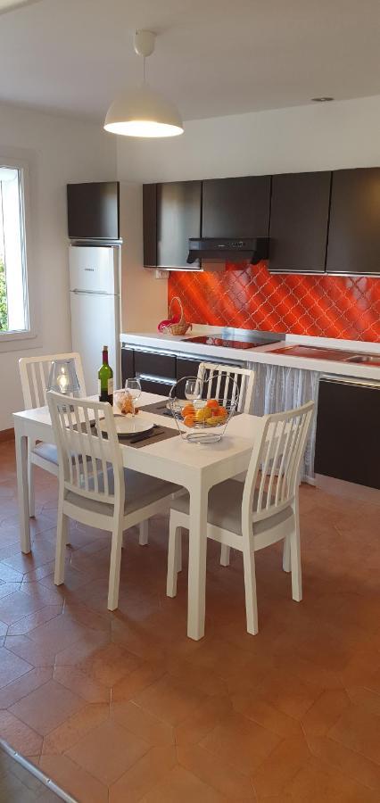 Appartement Entier Au Dessus De Villa, Climatisation Reversible Poele A Bois Tres Chaleureux , Wi Fi Parking Privee Gratuit Situation 500 M, Plage Et Centre Ville Sanary-sur-Mer Exterior photo