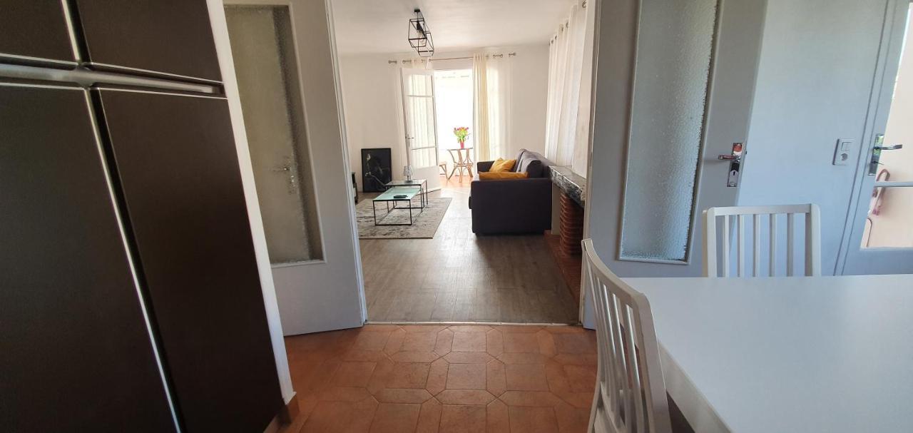 Appartement Entier Au Dessus De Villa, Climatisation Reversible Poele A Bois Tres Chaleureux , Wi Fi Parking Privee Gratuit Situation 500 M, Plage Et Centre Ville Sanary-sur-Mer Exterior photo