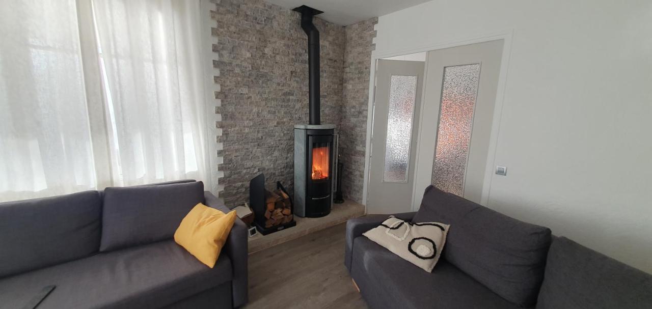 Appartement Entier Au Dessus De Villa, Climatisation Reversible Poele A Bois Tres Chaleureux , Wi Fi Parking Privee Gratuit Situation 500 M, Plage Et Centre Ville Sanary-sur-Mer Exterior photo